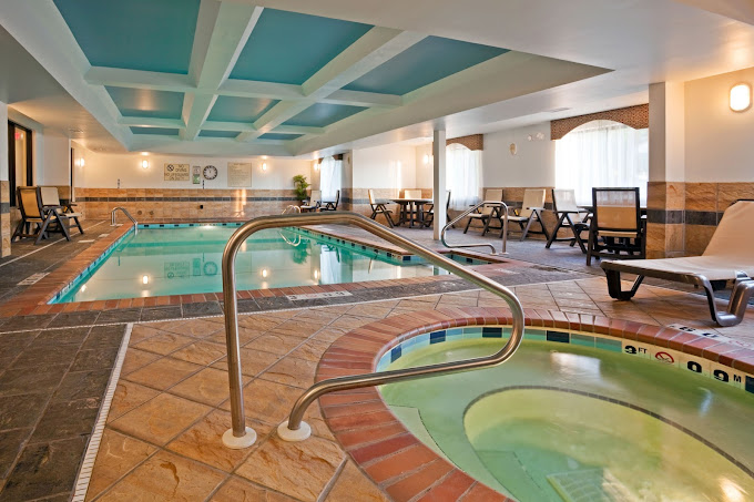 Holiday Inn Express & Suites Birmingham - Inverness 280, an IHG Hotel