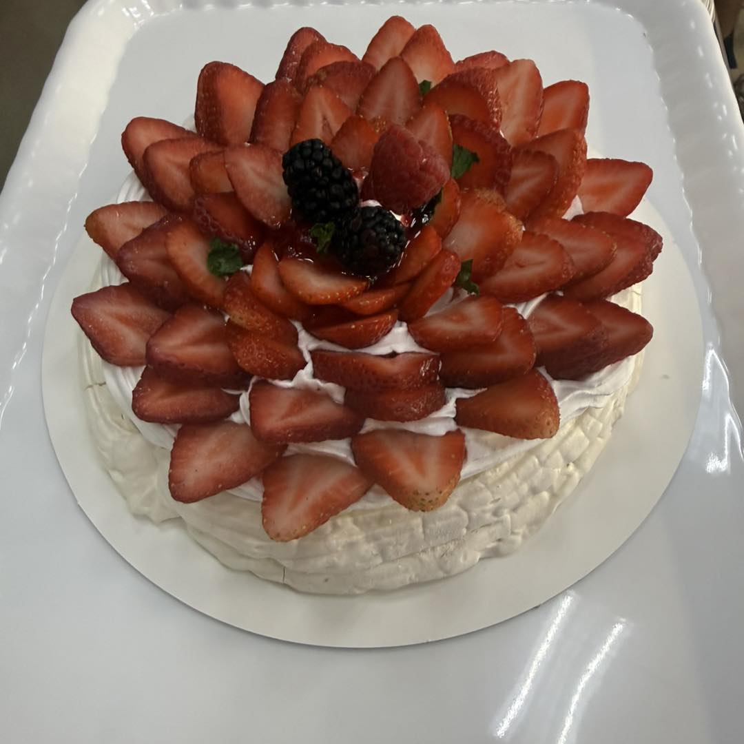 Dolce Pavlovas brings Venezuelan desserts + café vibes to Homewood