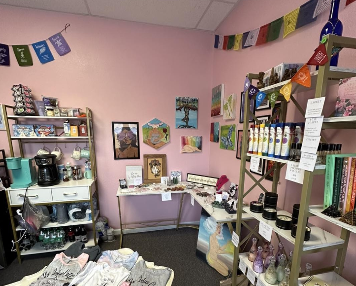 Beloved cat cafe announces closing date